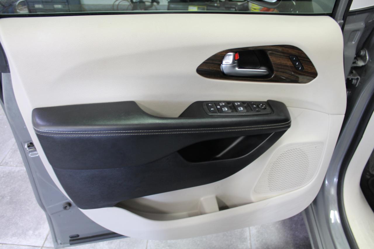 Chrysler Pacifica Limited FWD 2022