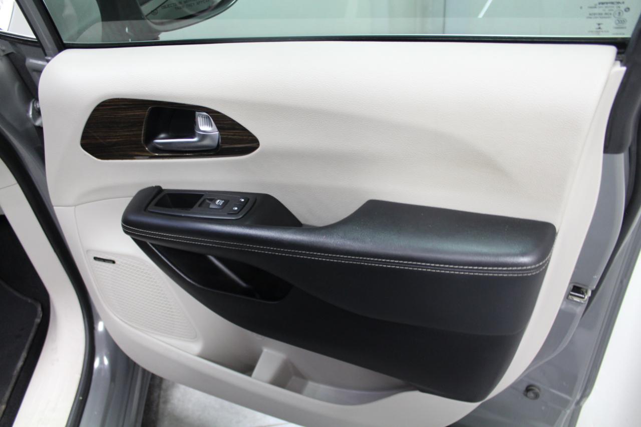 Chrysler Pacifica Limited FWD 2022