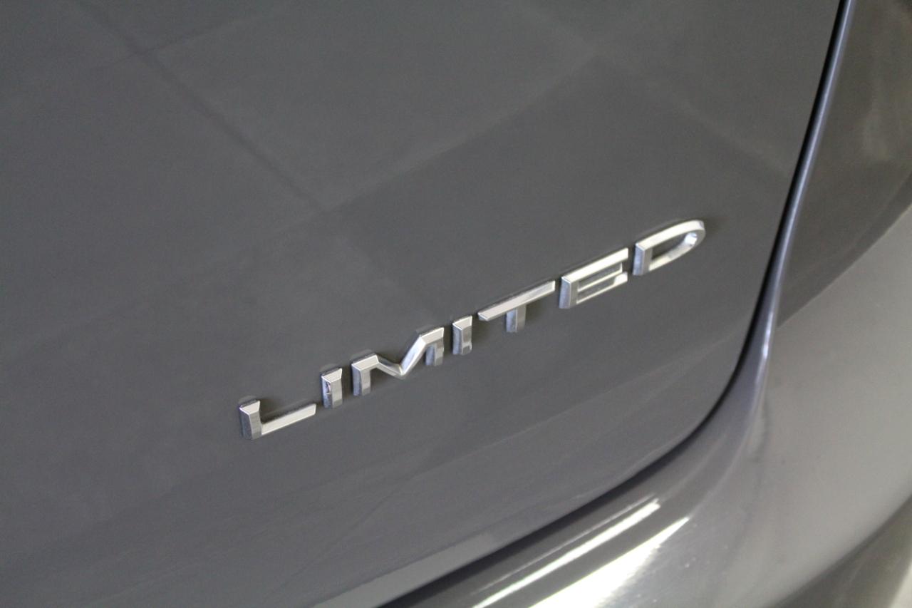 Chrysler Pacifica Limited FWD 2022