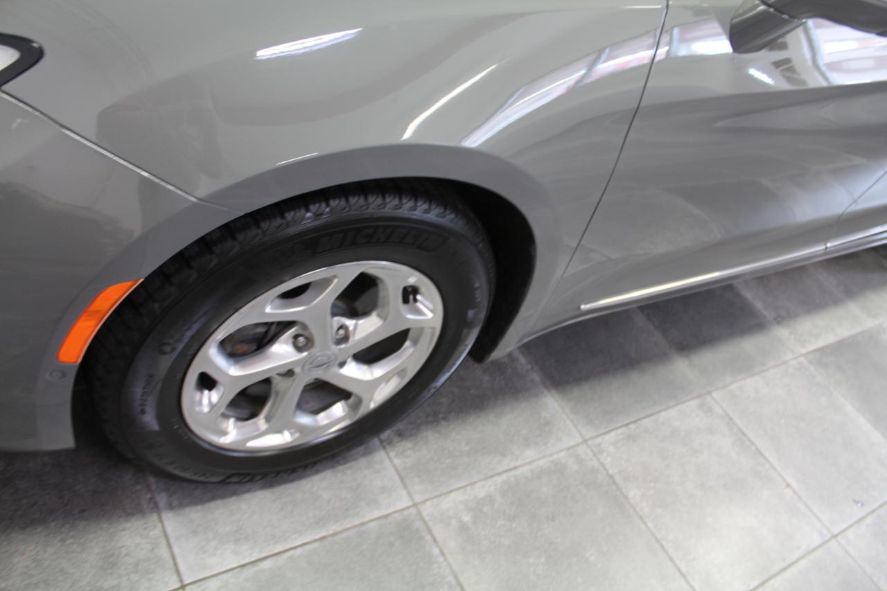 Chrysler Pacifica Limited FWD 2022