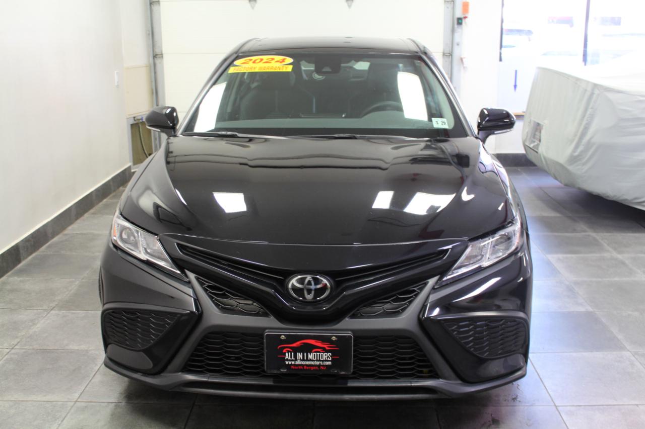 Toyota Camry SE Auto AWD (Natl) 2024