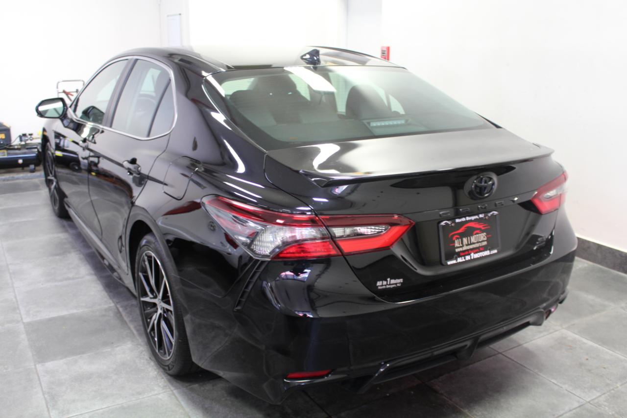 Toyota Camry SE Auto AWD (Natl) 2024