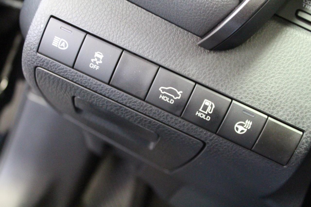 Toyota Camry SE Auto AWD (Natl) 2024