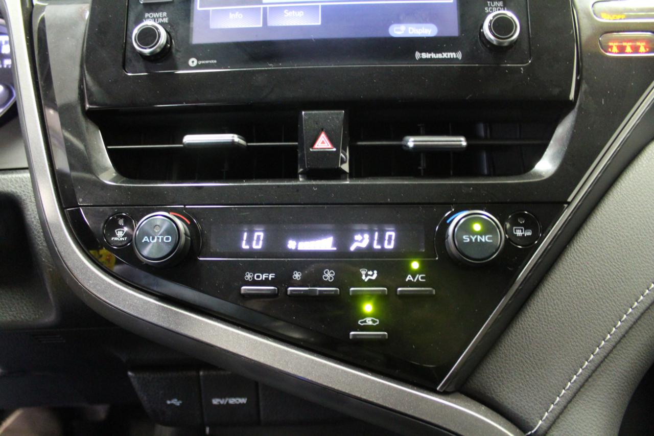 Toyota Camry SE Auto AWD (Natl) 2024