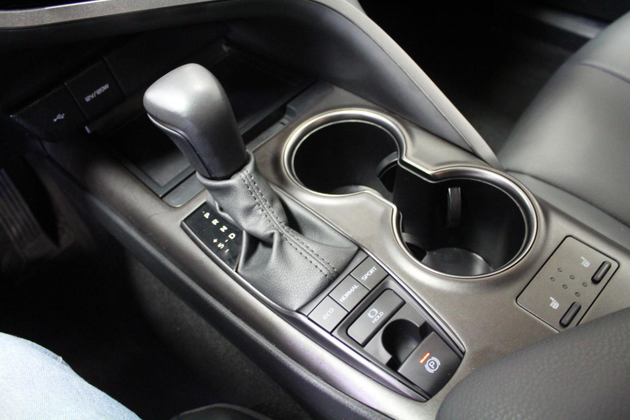 Toyota Camry SE Auto AWD (Natl) 2024