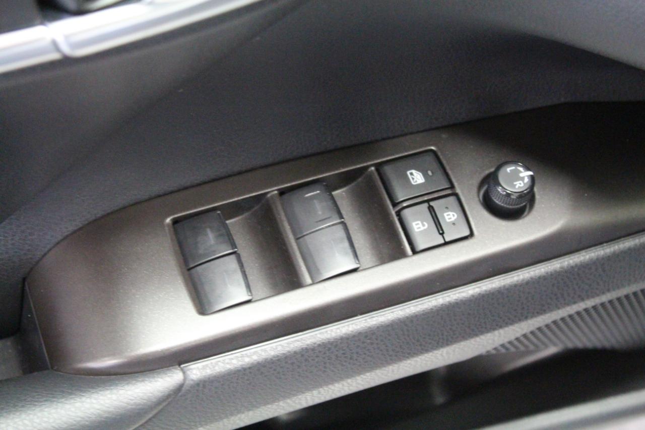 Toyota Camry SE Auto AWD (Natl) 2024