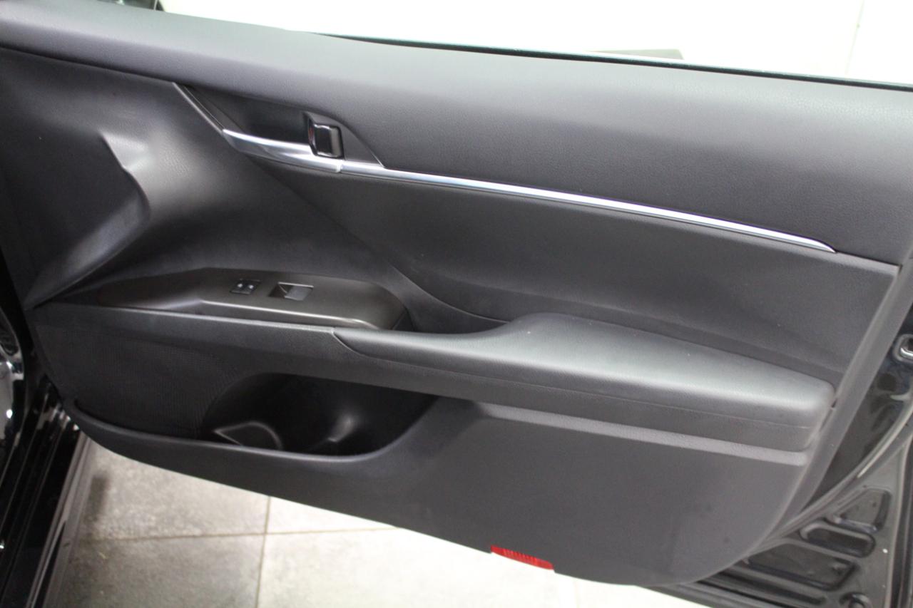 Toyota Camry SE Auto AWD (Natl) 2024