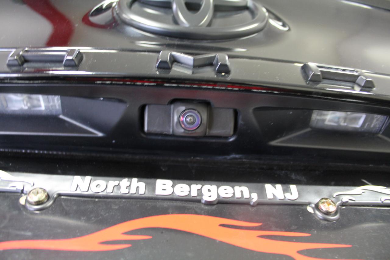 Toyota Camry SE Auto AWD (Natl) 2024