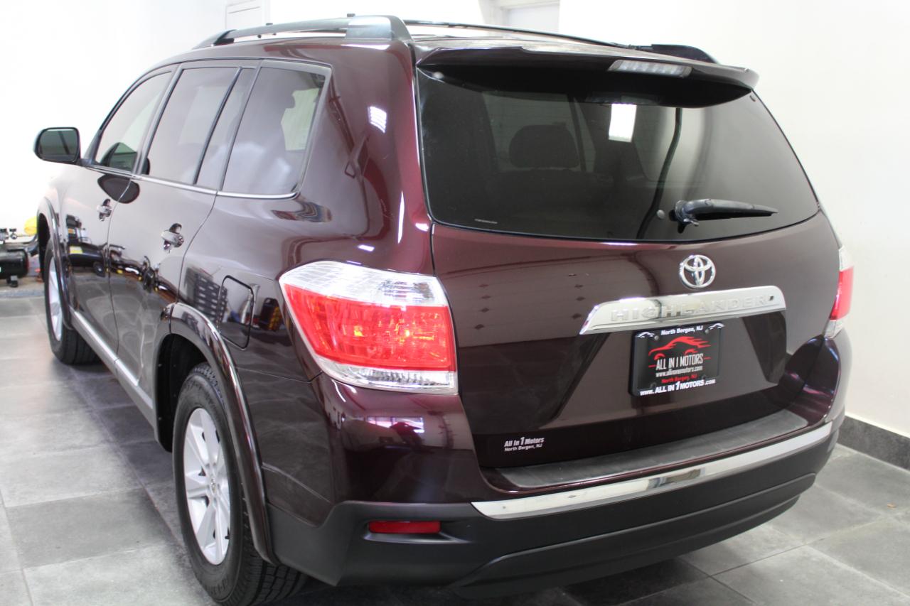 Toyota Highlander FWD 4dr V6 (Natl) 2013