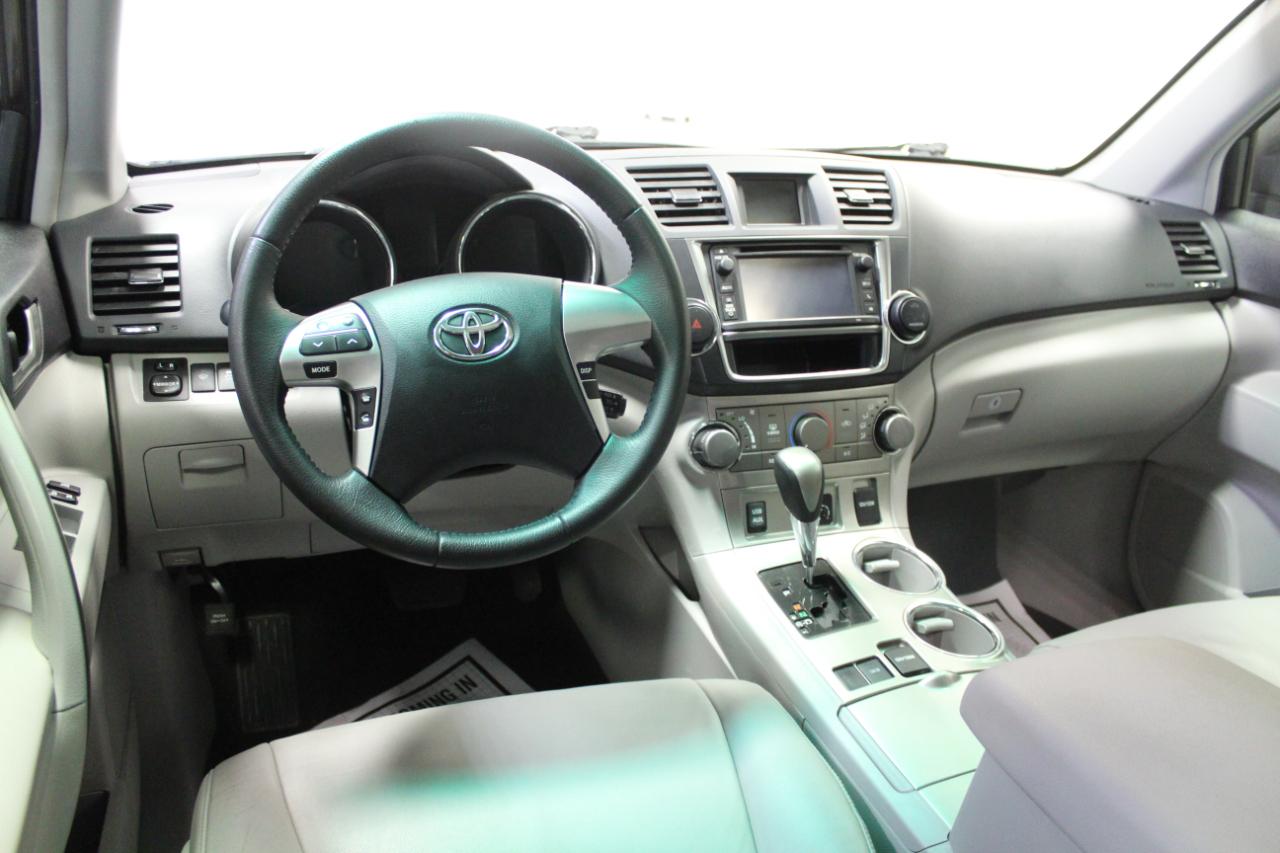 Toyota Highlander FWD 4dr V6 (Natl) 2013