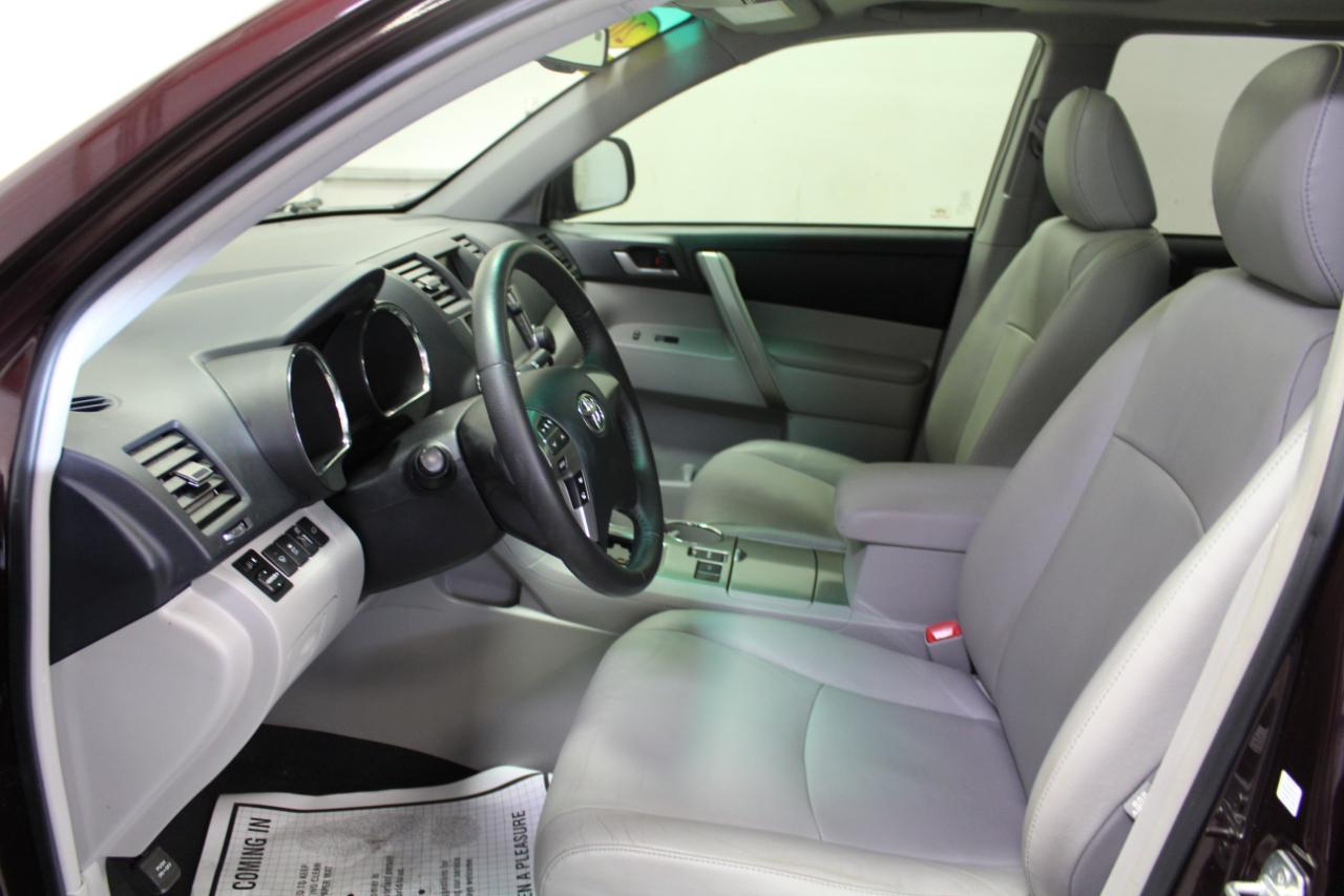 Toyota Highlander FWD 4dr V6 (Natl) 2013