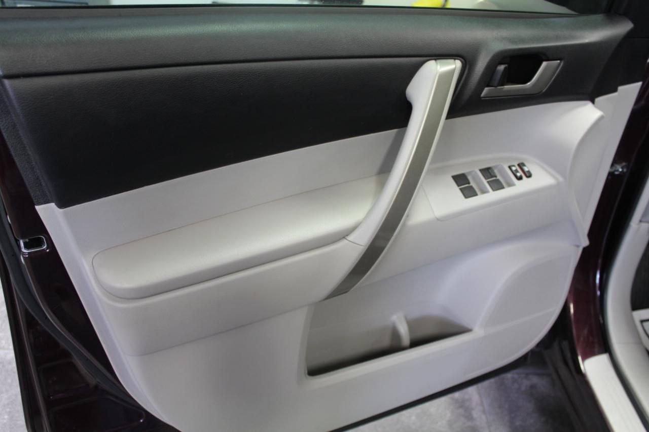 Toyota Highlander FWD 4dr V6 (Natl) 2013