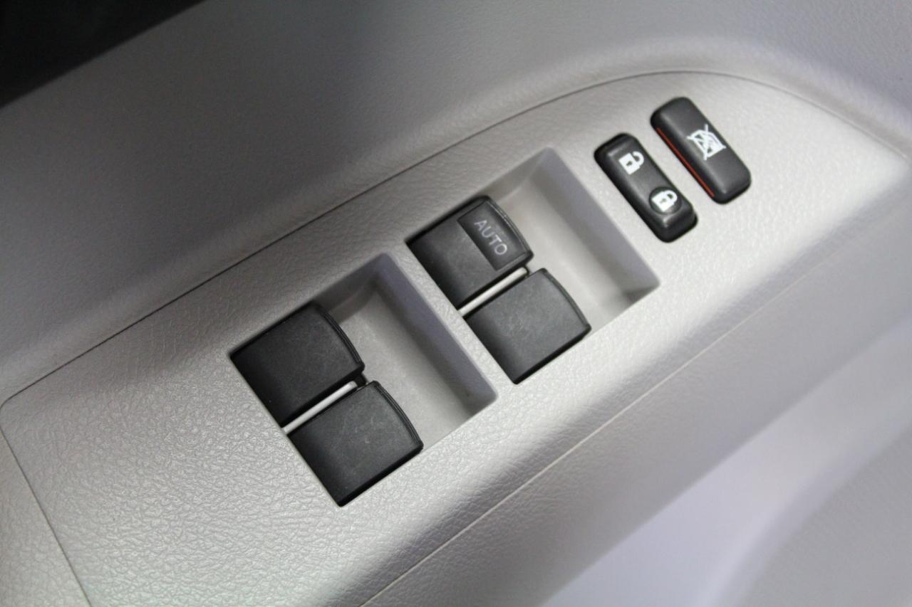 Toyota Highlander FWD 4dr V6 (Natl) 2013