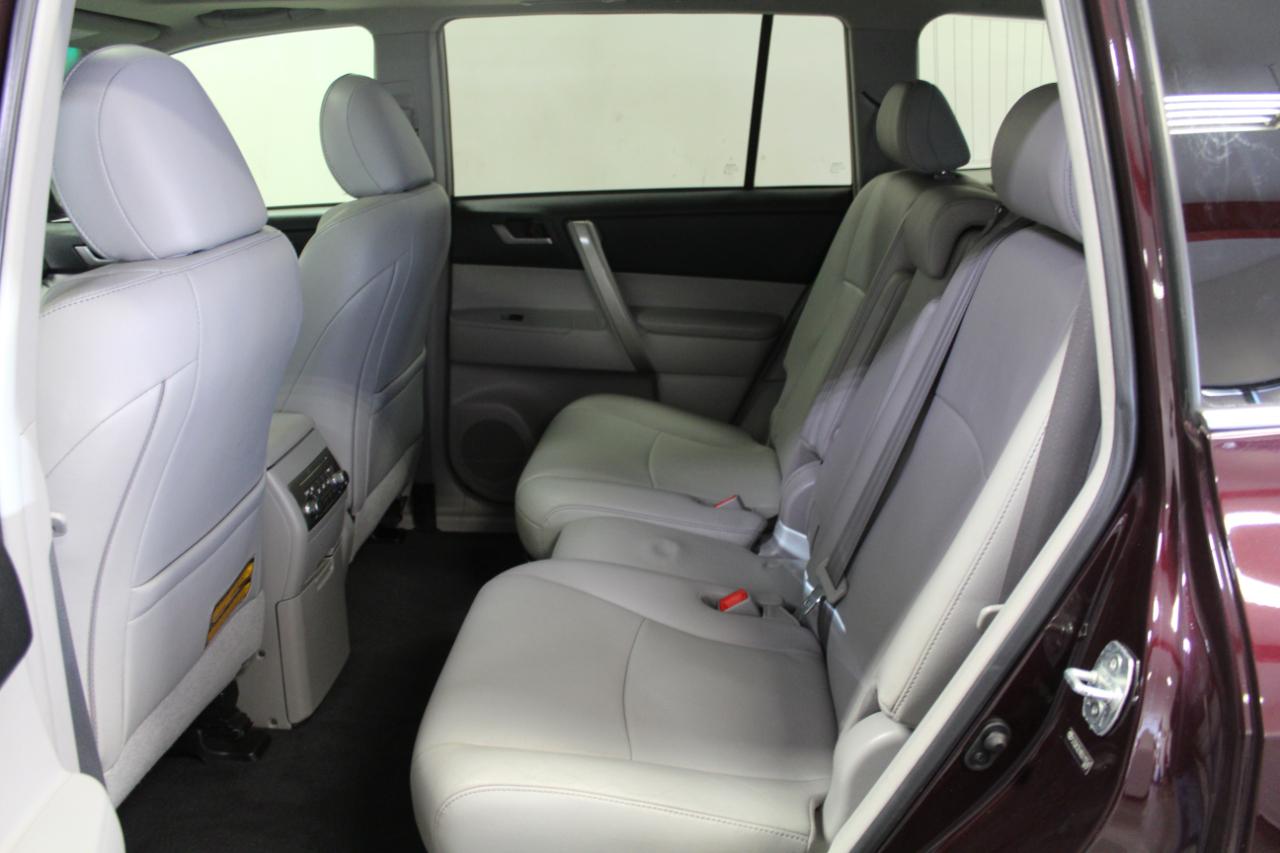 Toyota Highlander FWD 4dr V6 (Natl) 2013