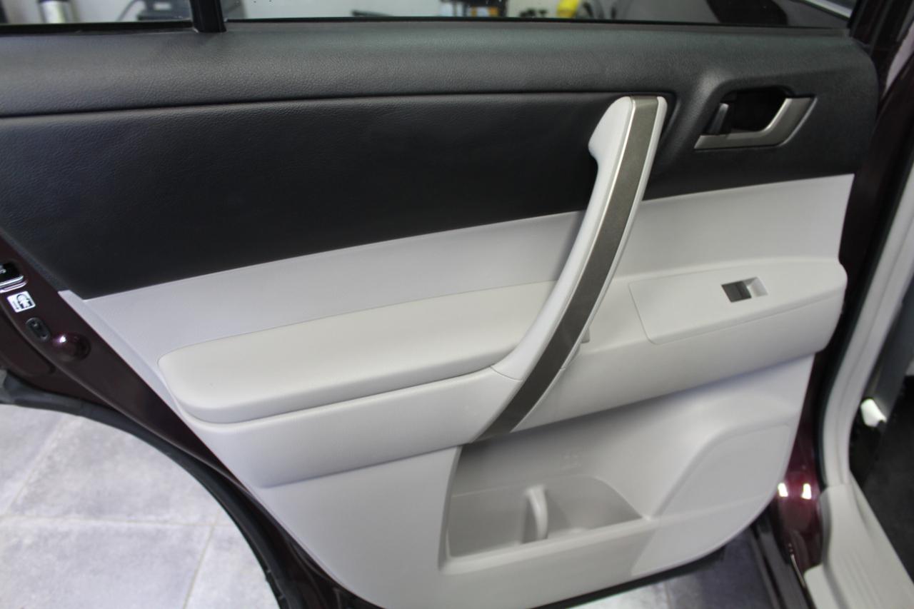 Toyota Highlander FWD 4dr V6 (Natl) 2013