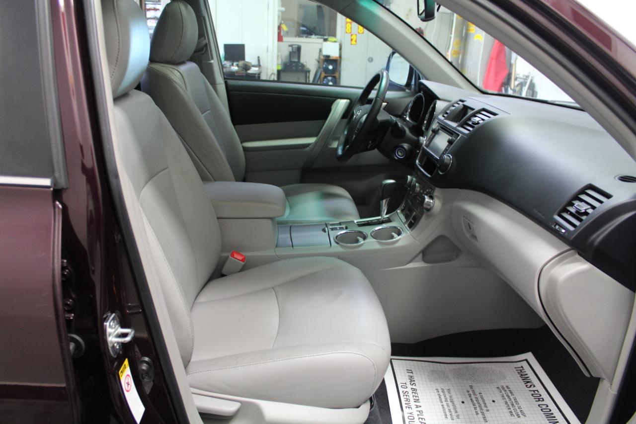 Toyota Highlander FWD 4dr V6 (Natl) 2013