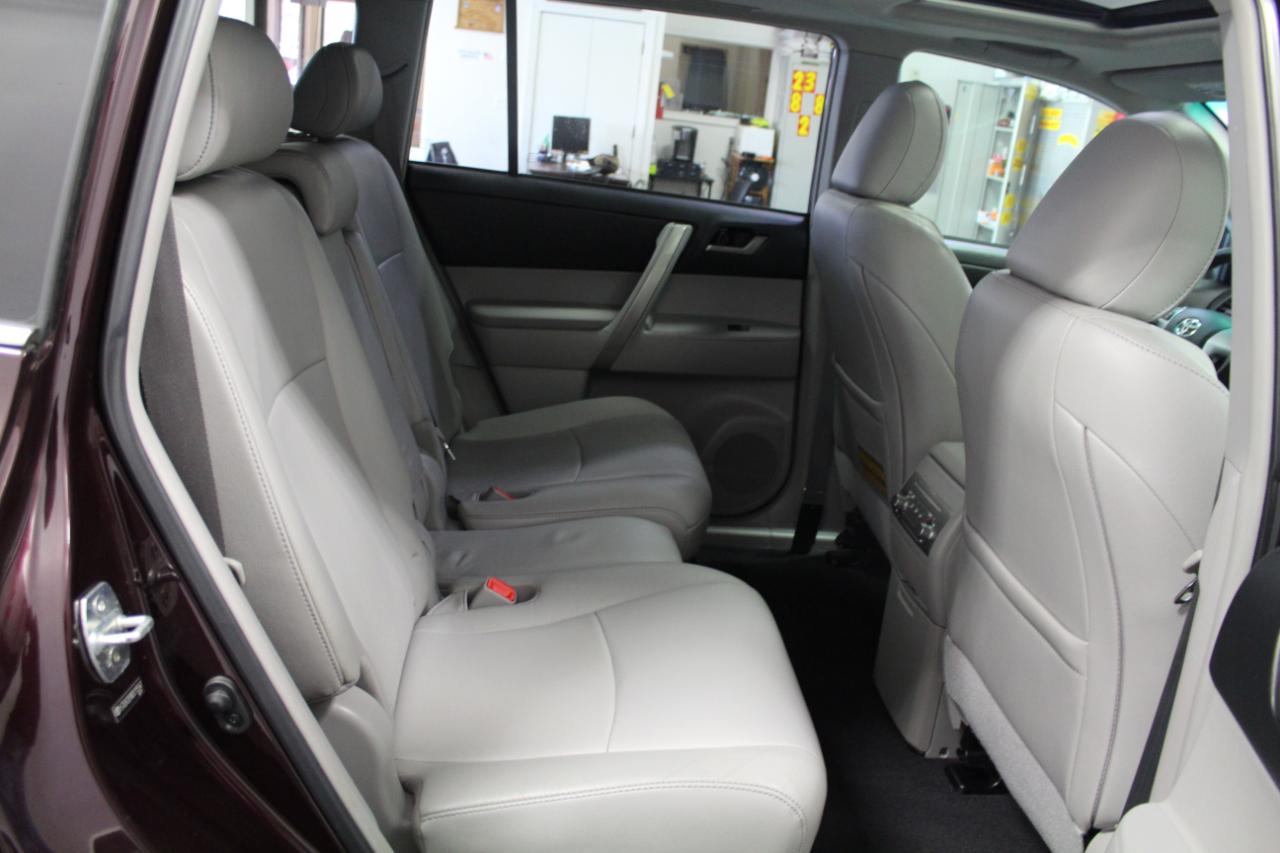 Toyota Highlander FWD 4dr V6 (Natl) 2013