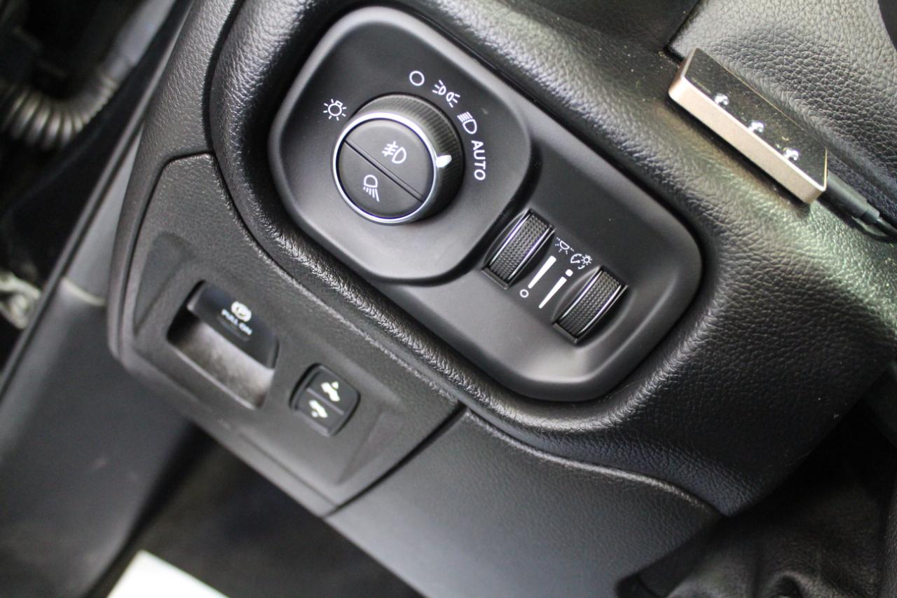 RAM 1500 Big Horn/Lone Star 4x4 Crew Cab 6'4" Box 2019