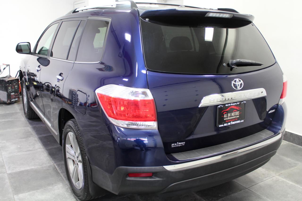 Toyota Highlander 4WD 4dr V6 Limited (Natl) 2011