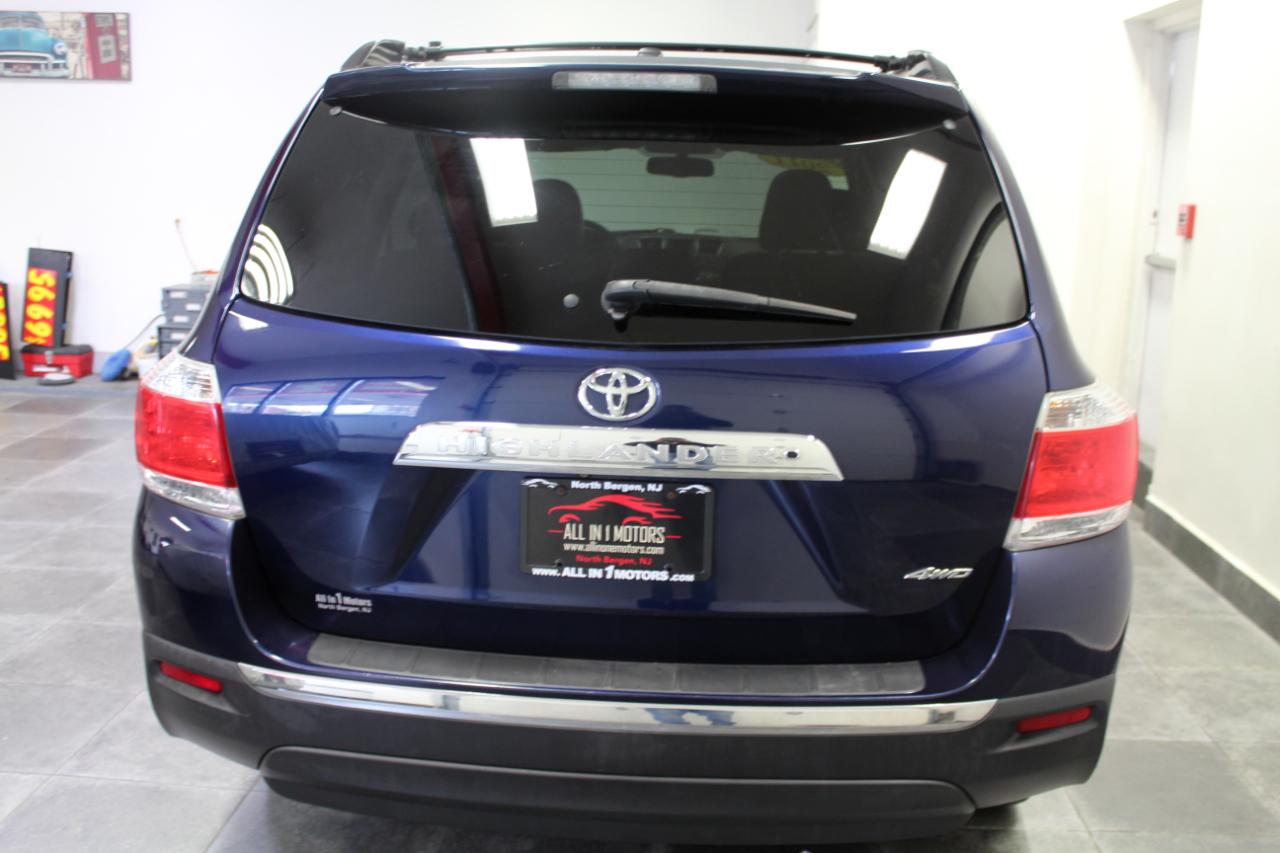 Toyota Highlander 4WD 4dr V6 Limited (Natl) 2011