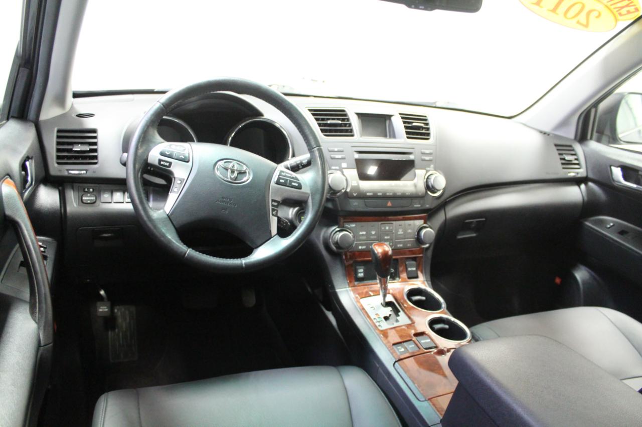 Toyota Highlander 4WD 4dr V6 Limited (Natl) 2011