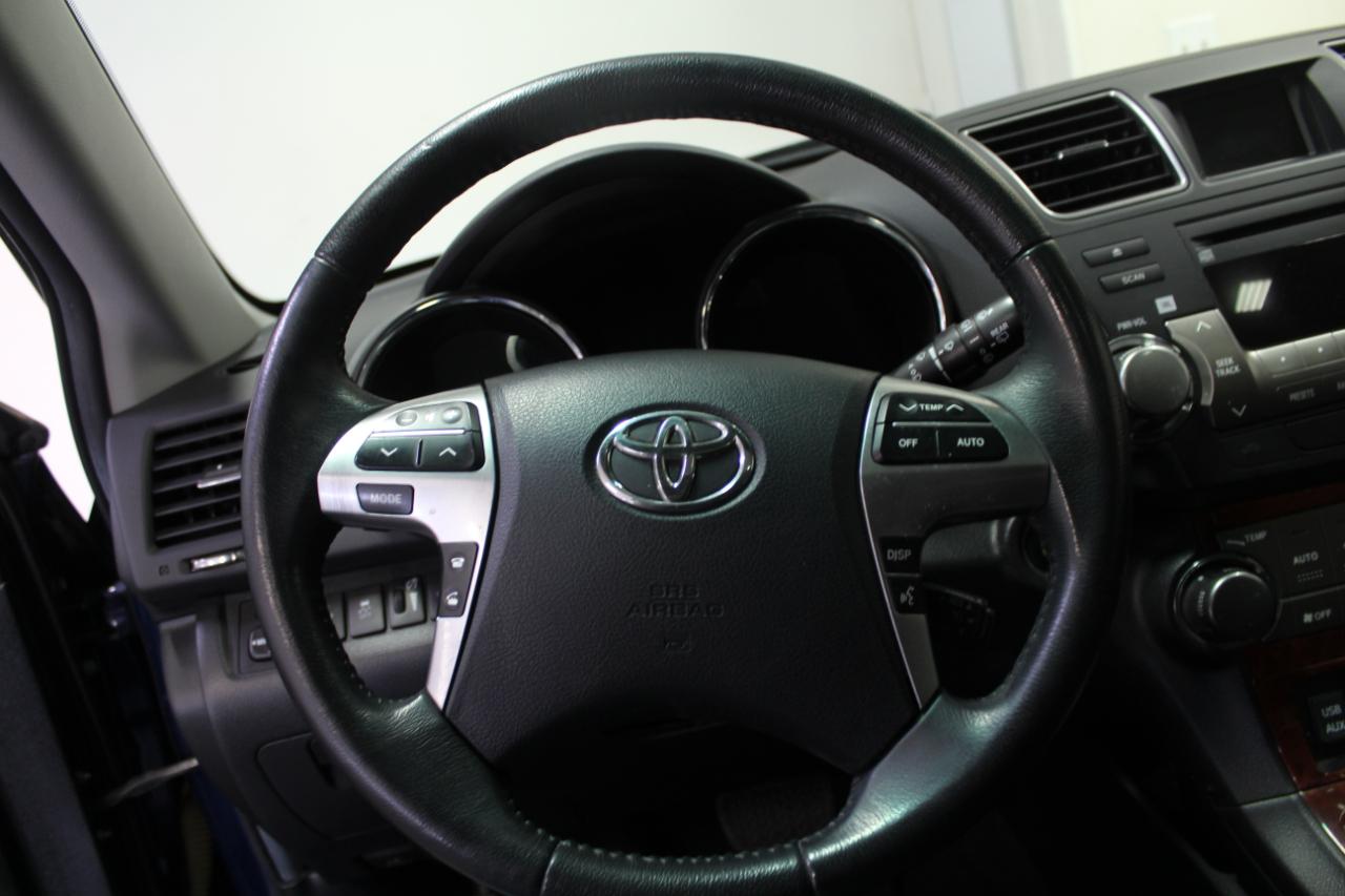 Toyota Highlander 4WD 4dr V6 Limited (Natl) 2011
