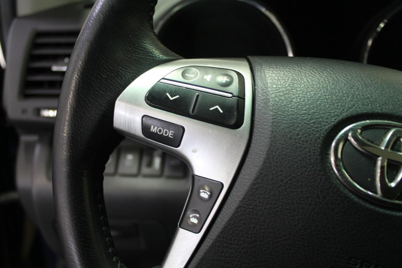 Toyota Highlander 4WD 4dr V6 Limited (Natl) 2011