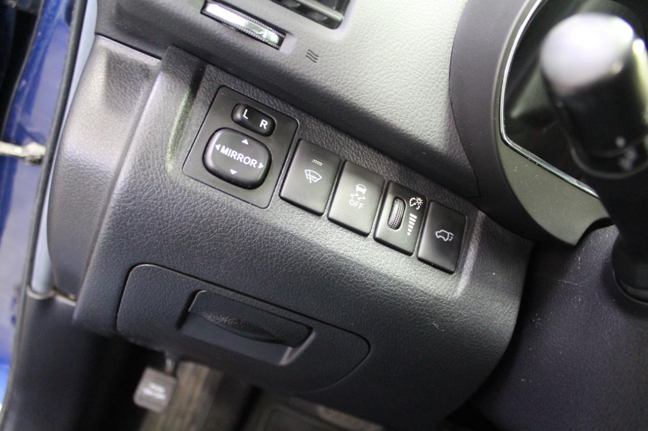 Toyota Highlander 4WD 4dr V6 Limited (Natl) 2011