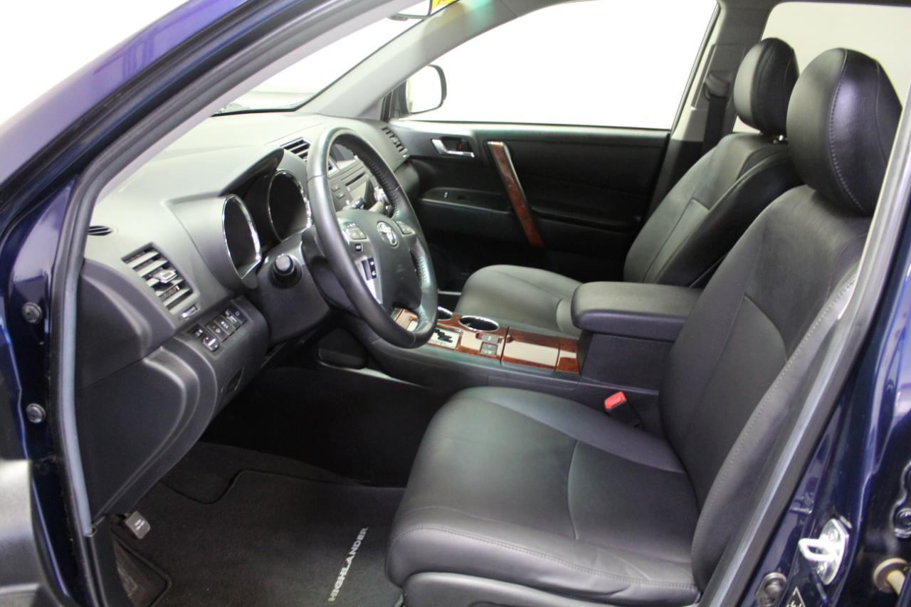 Toyota Highlander 4WD 4dr V6 Limited (Natl) 2011