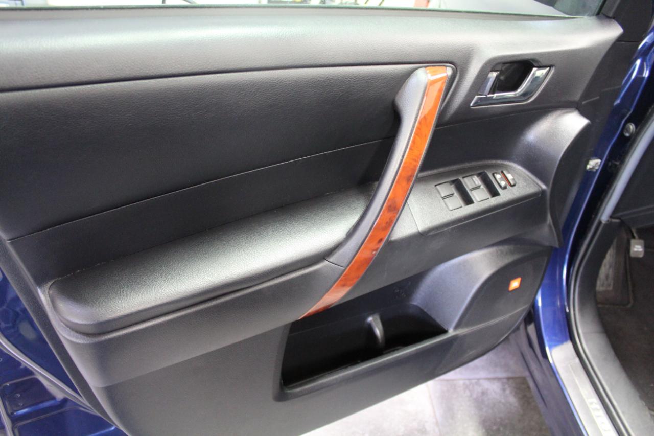 Toyota Highlander 4WD 4dr V6 Limited (Natl) 2011