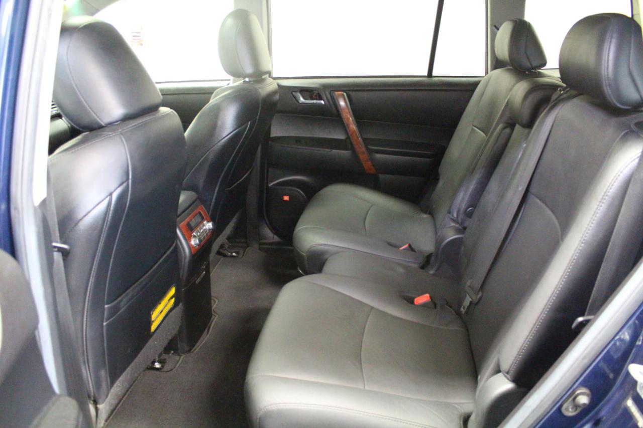 Toyota Highlander 4WD 4dr V6 Limited (Natl) 2011