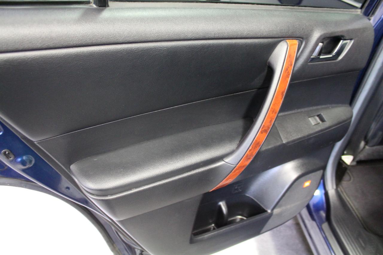 Toyota Highlander 4WD 4dr V6 Limited (Natl) 2011