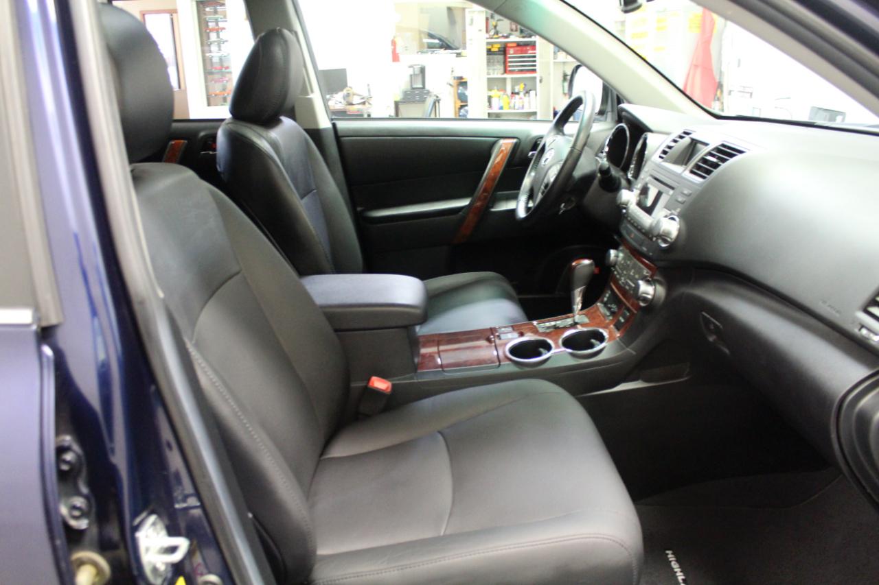 Toyota Highlander 4WD 4dr V6 Limited (Natl) 2011
