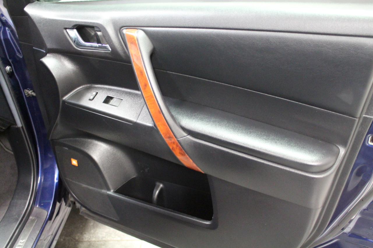 Toyota Highlander 4WD 4dr V6 Limited (Natl) 2011