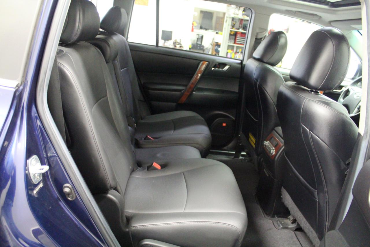 Toyota Highlander 4WD 4dr V6 Limited (Natl) 2011