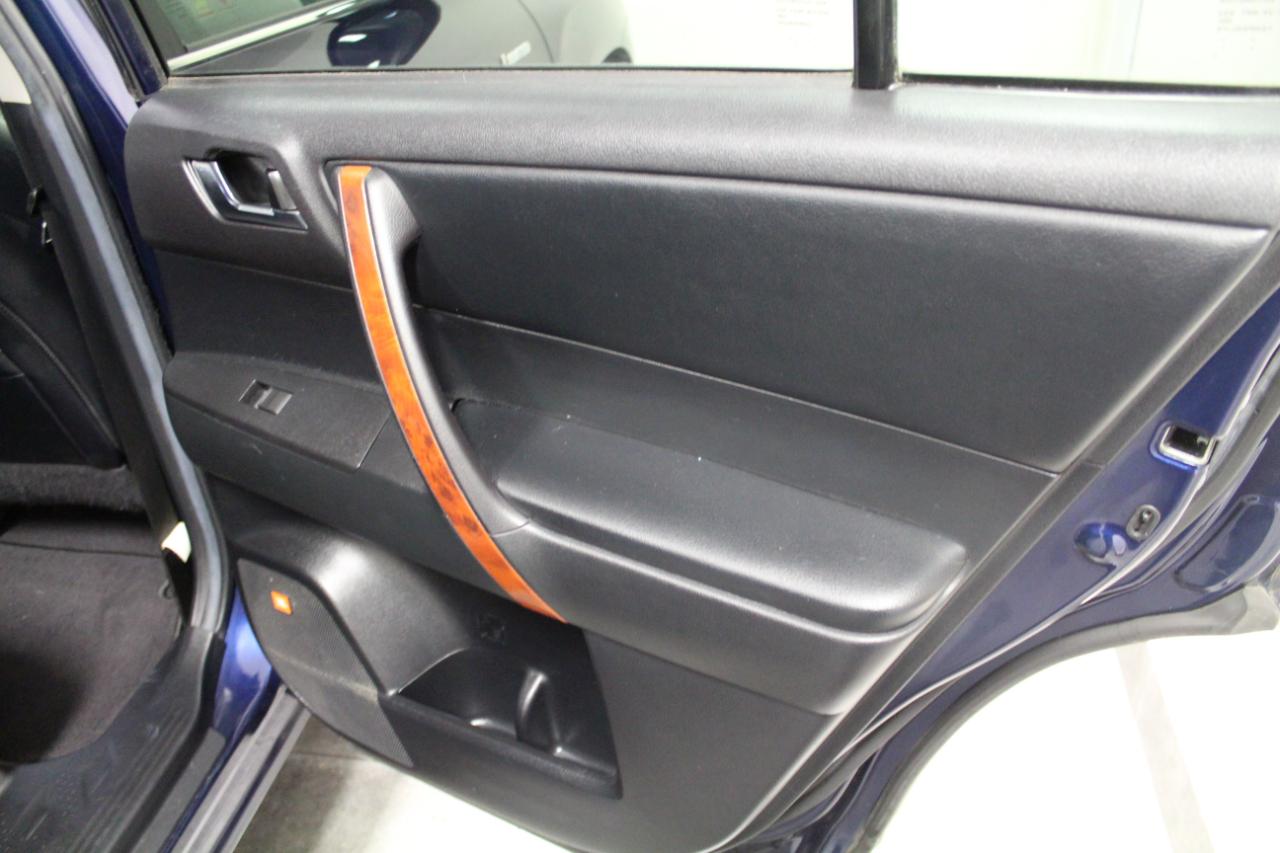 Toyota Highlander 4WD 4dr V6 Limited (Natl) 2011