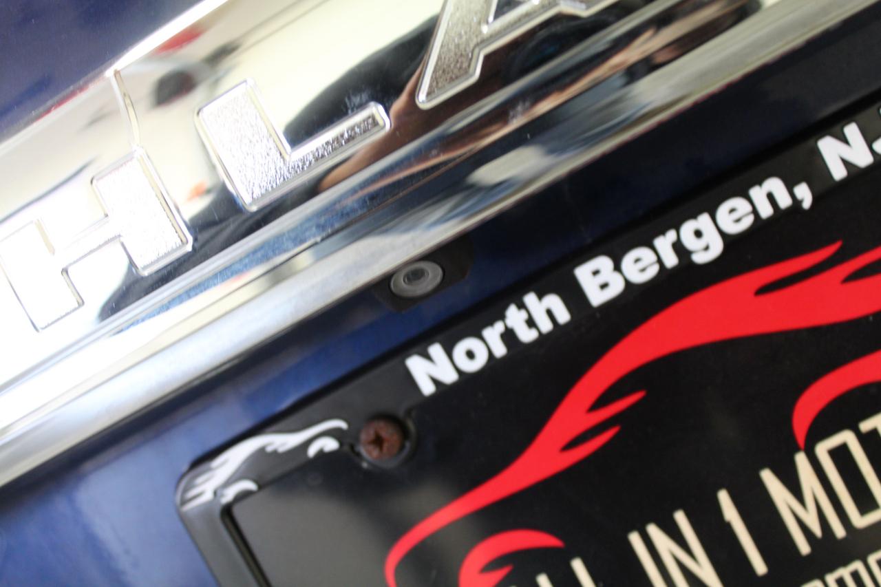 Toyota Highlander 4WD 4dr V6 Limited (Natl) 2011