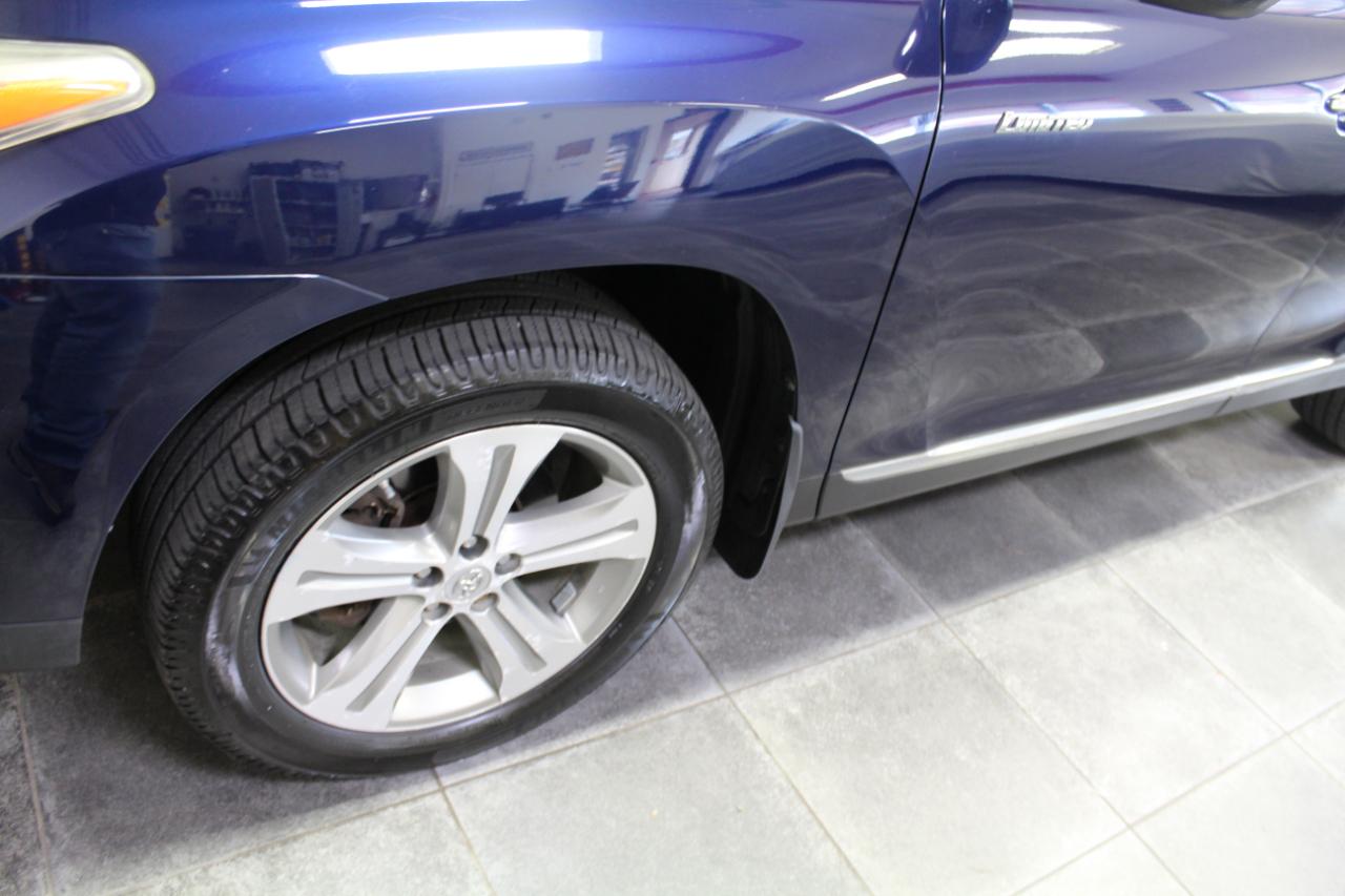 Toyota Highlander 4WD 4dr V6 Limited (Natl) 2011