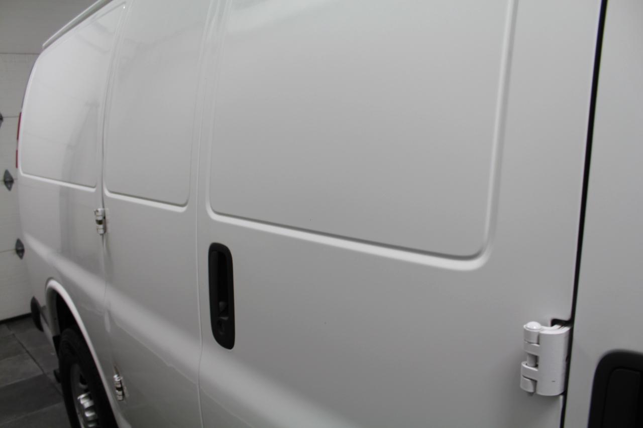 Chevrolet Express Cargo Van RWD 2500 135" 2020