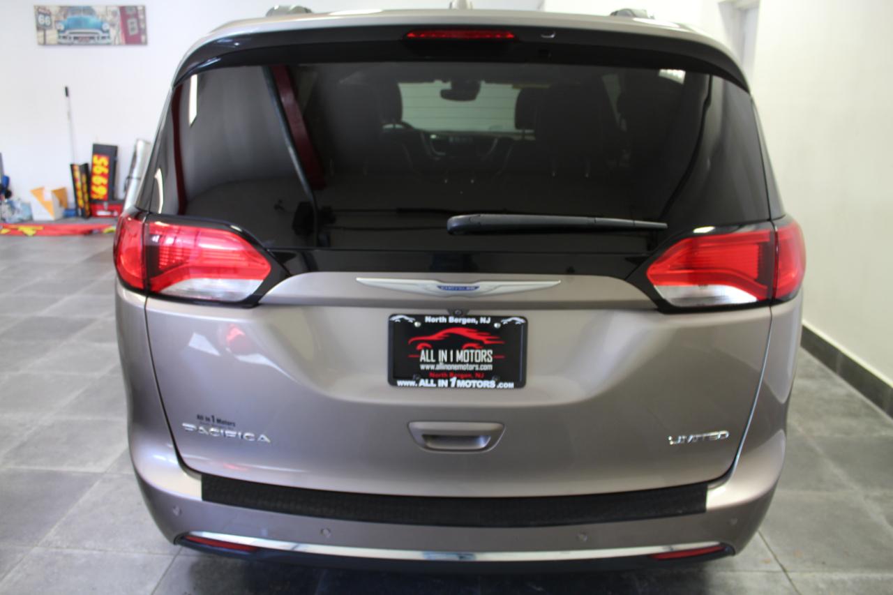 Chrysler Pacifica Limited FWD 2018