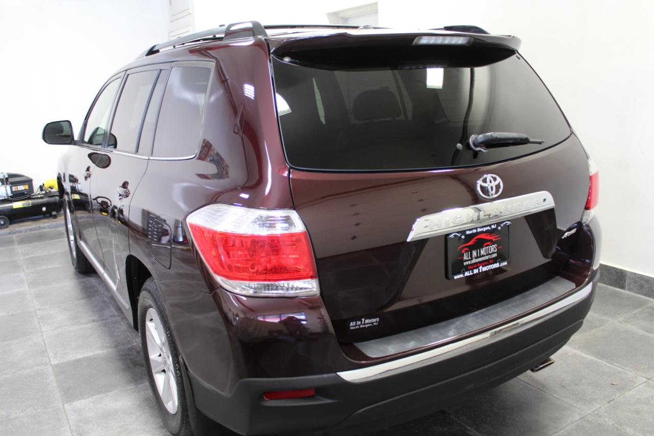 Toyota Highlander 4WD 4dr V6 Base (Natl) 2011