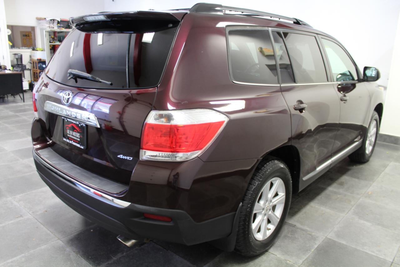 Toyota Highlander 4WD 4dr V6 Base (Natl) 2011