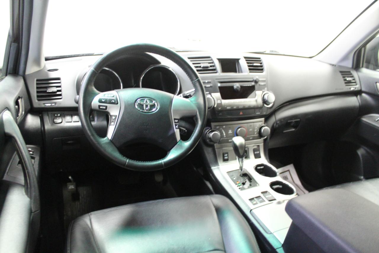Toyota Highlander 4WD 4dr V6 Base (Natl) 2011