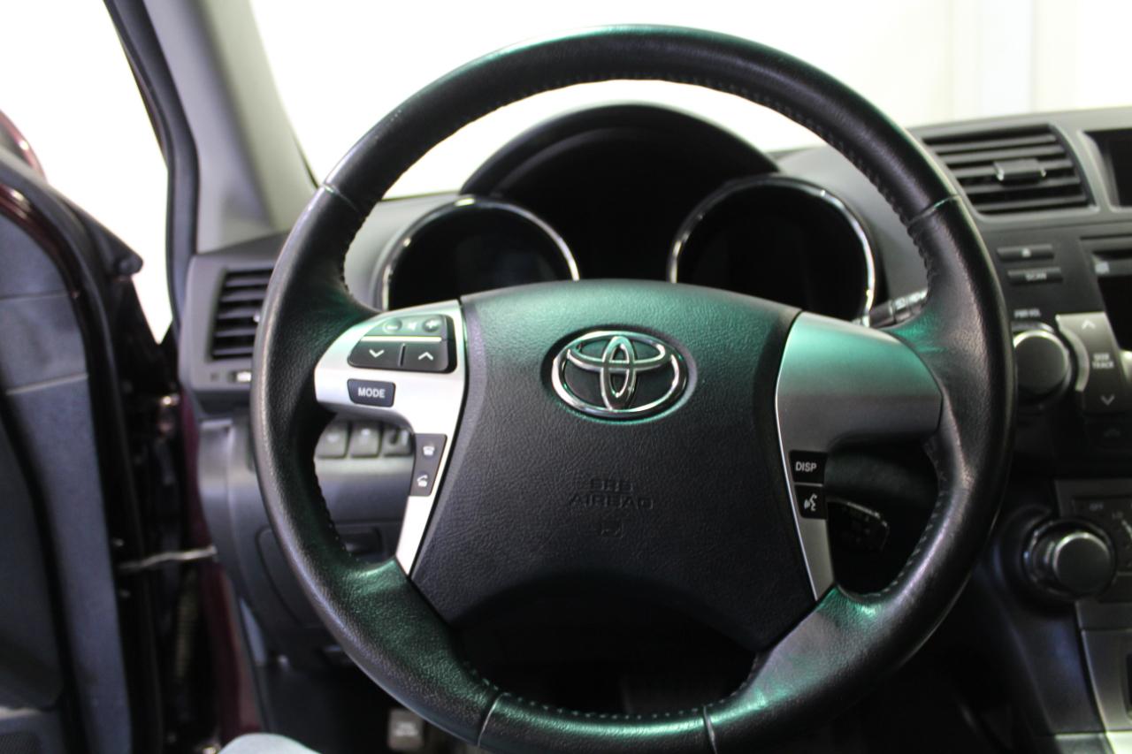 Toyota Highlander 4WD 4dr V6 Base (Natl) 2011
