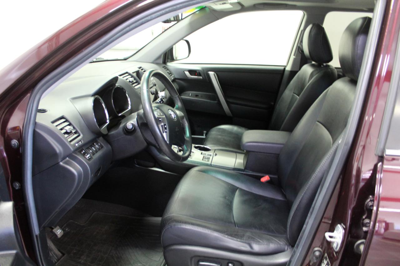 Toyota Highlander 4WD 4dr V6 Base (Natl) 2011