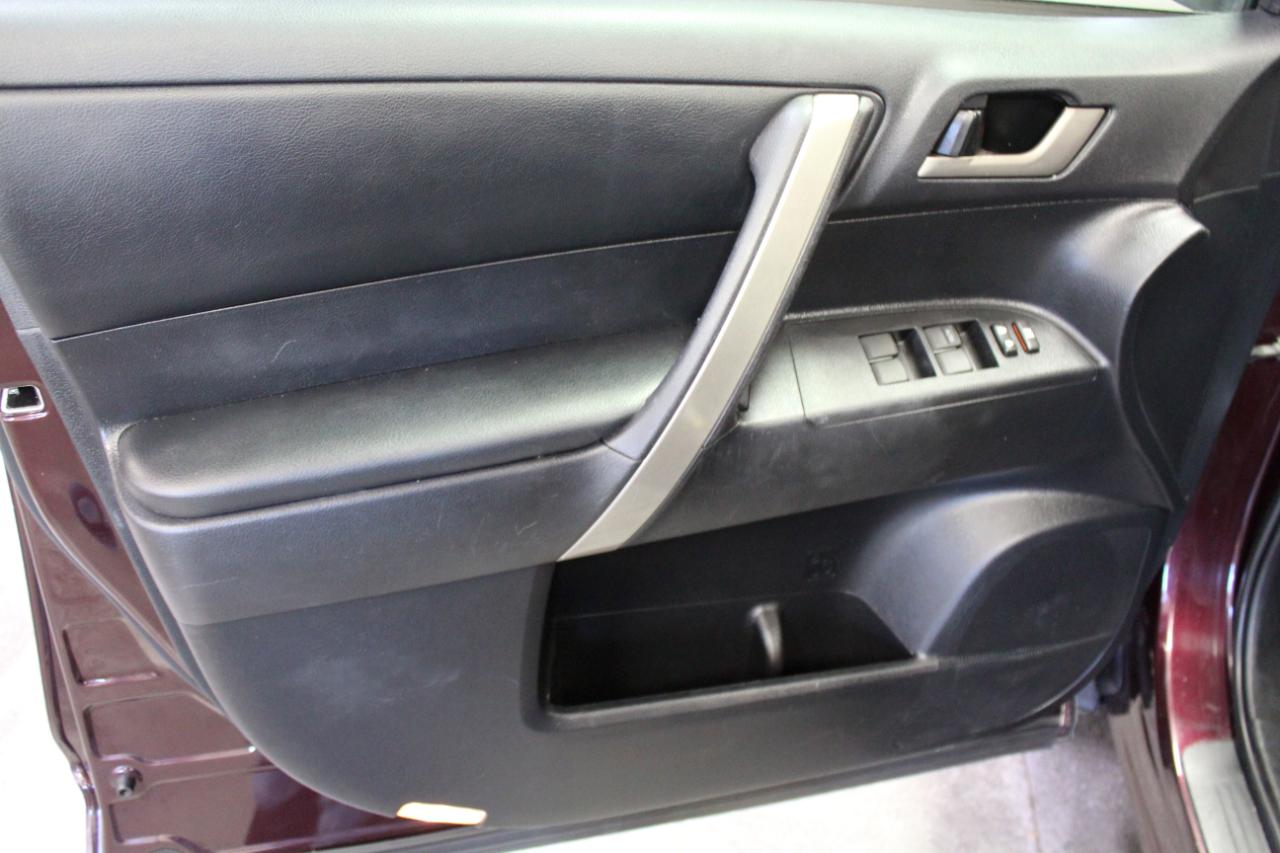 Toyota Highlander 4WD 4dr V6 Base (Natl) 2011