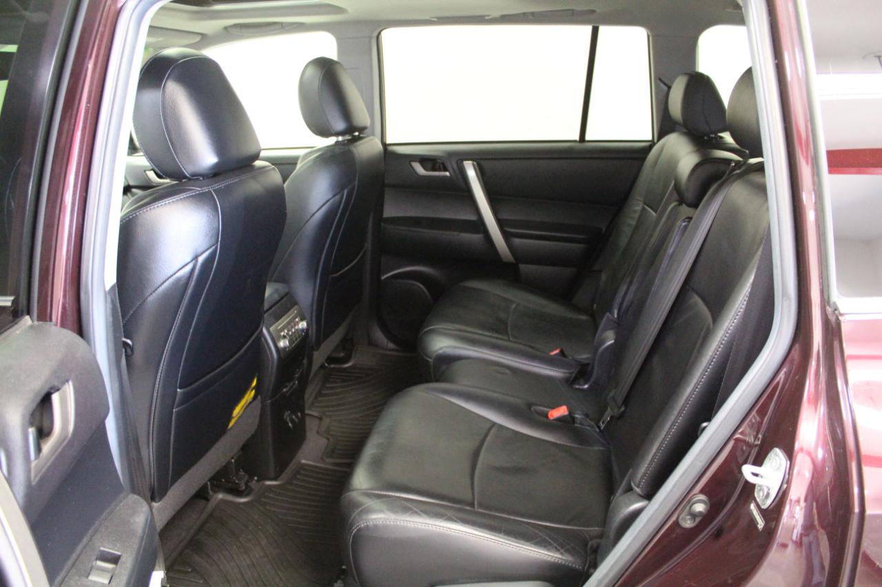 Toyota Highlander 4WD 4dr V6 Base (Natl) 2011