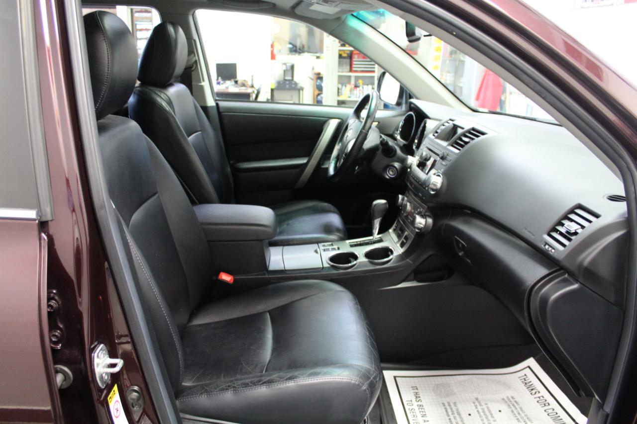 Toyota Highlander 4WD 4dr V6 Base (Natl) 2011