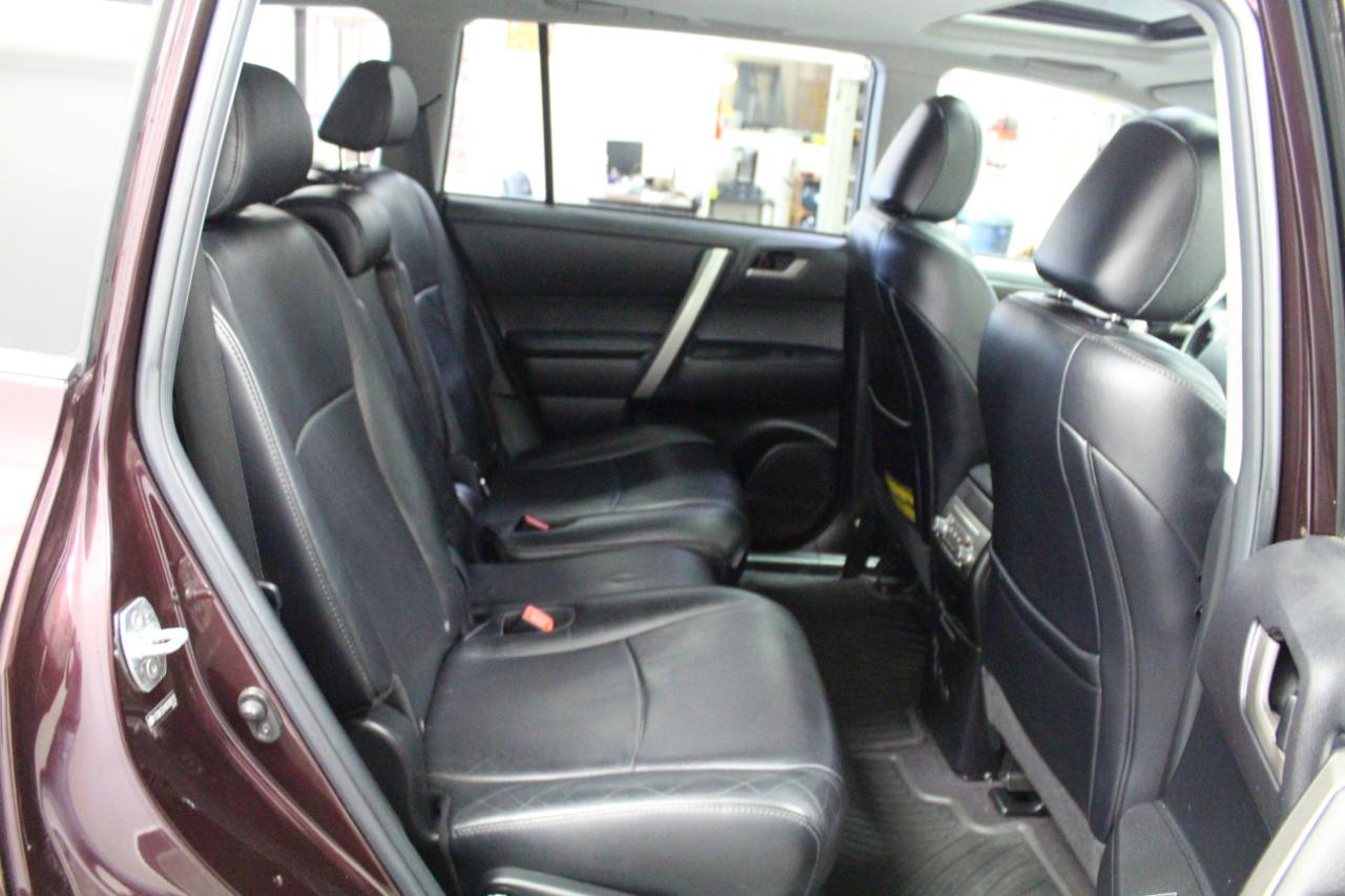 Toyota Highlander 4WD 4dr V6 Base (Natl) 2011