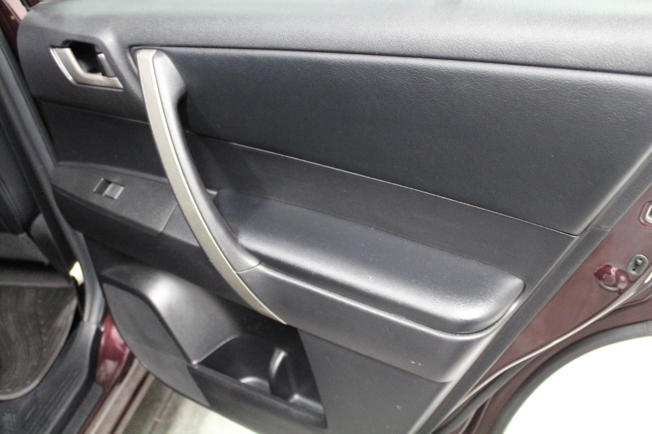 Toyota Highlander 4WD 4dr V6 Base (Natl) 2011